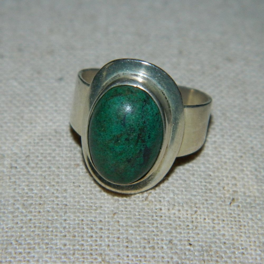 Vintage Artisan Malachite Cabochon Stone Sterling Silver Ring Handcrafted Israel